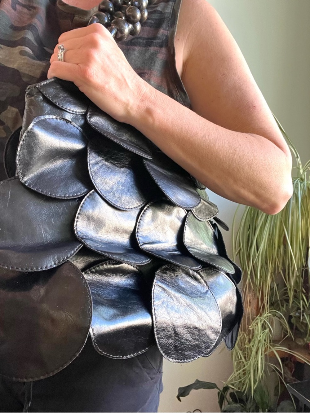 Stylish Black Leather Shoulder Bag with Sculpted Circle Panels - Picture 6 of 6